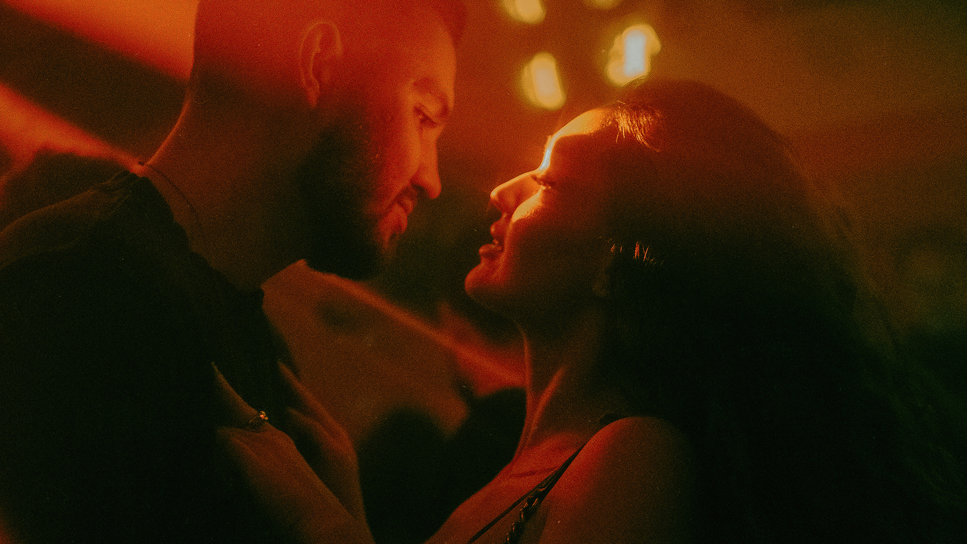 Tańczący goście na afterparty po konferencji - parkiet taneczny Messalka Events