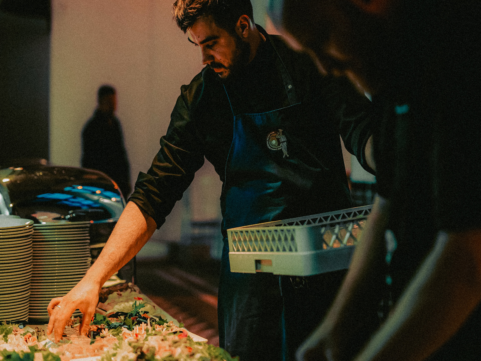 Live cooking - szef kuchni przygotowuje dania na żywo podczas eventu w Messalka Events