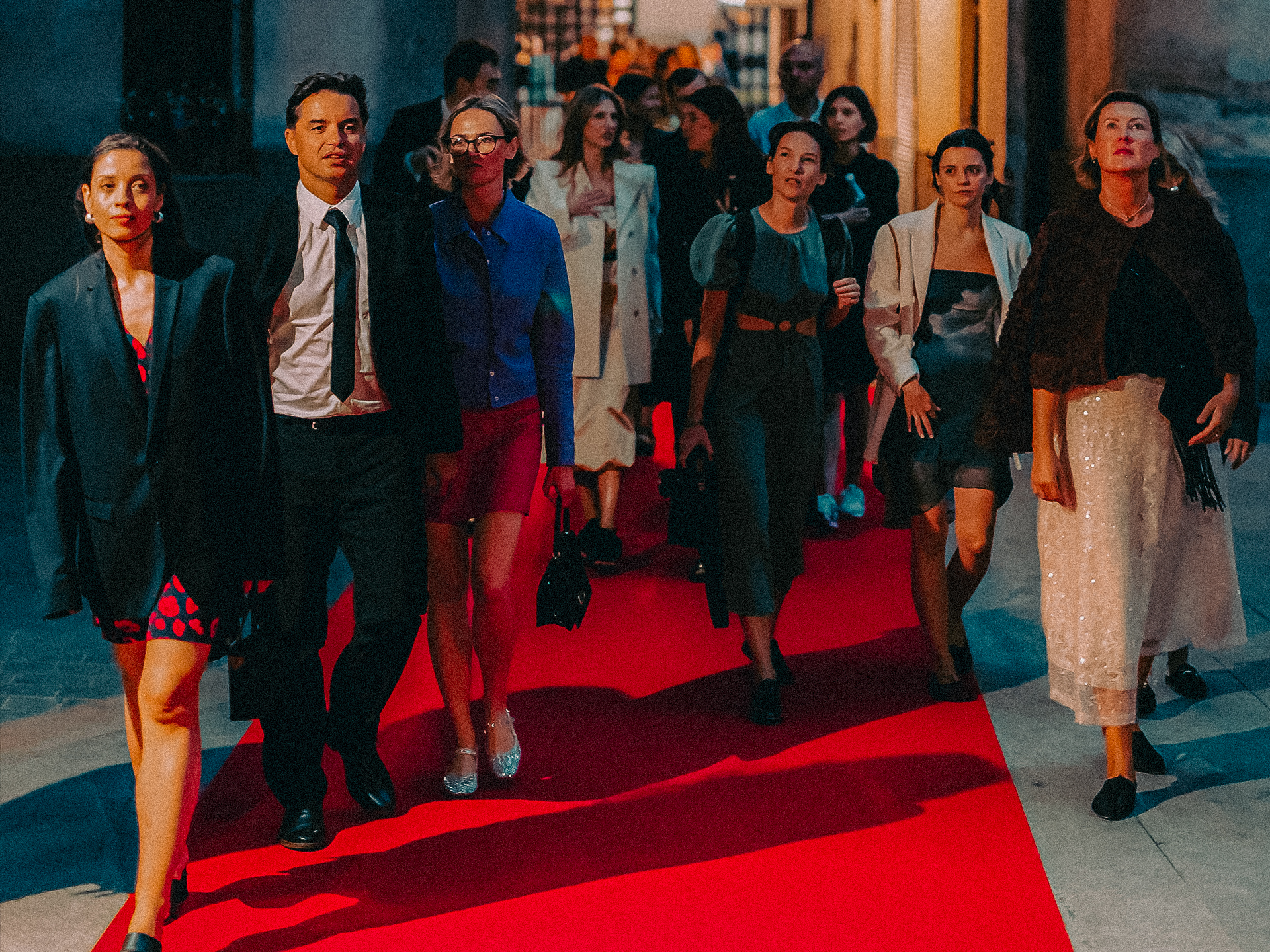 Eleganckie wejście na galę - czerwony dywan i fotościanka w Messalka Events