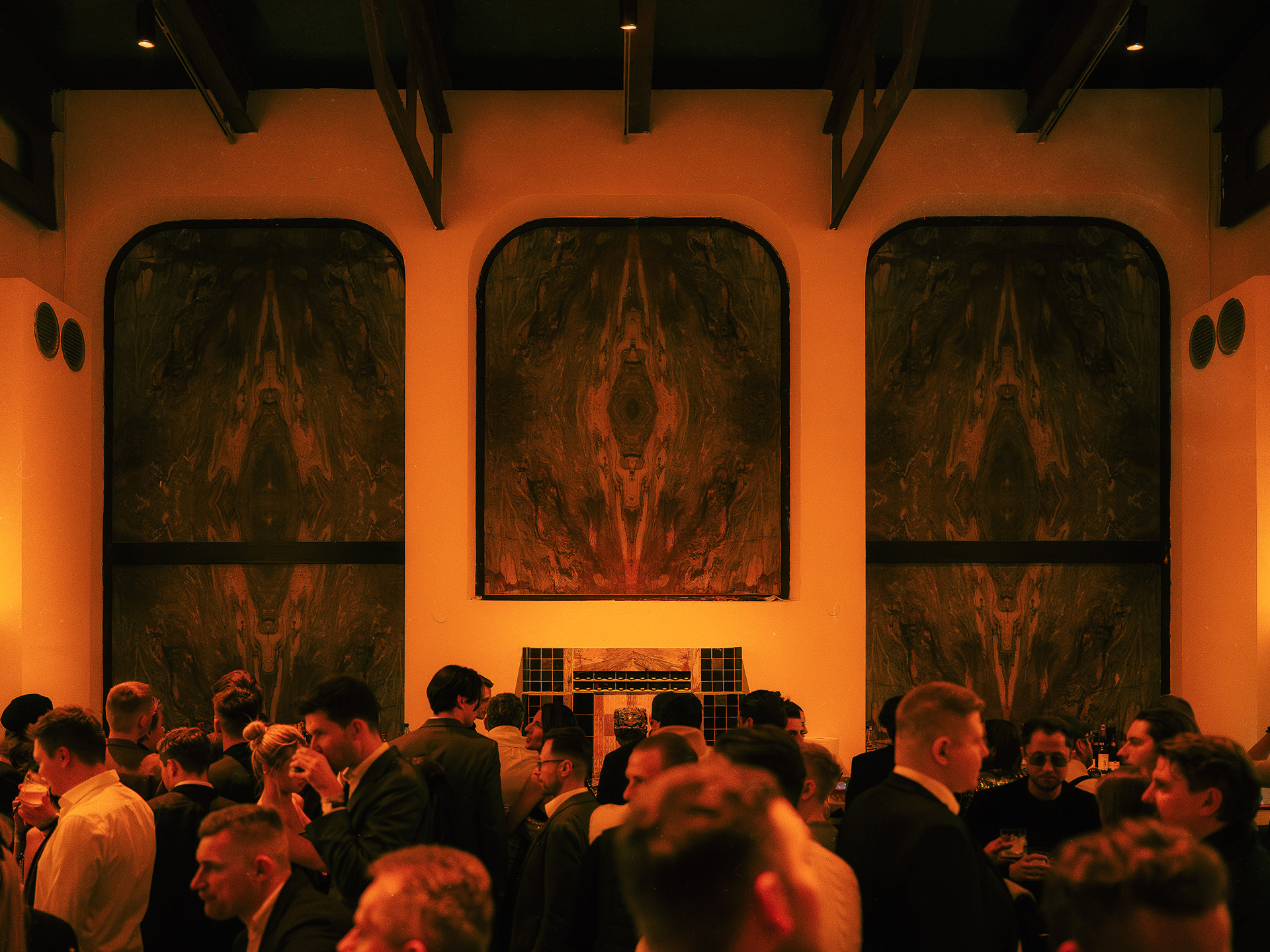 Goście cieszący się wigilijną atmosferą w Messalka Events