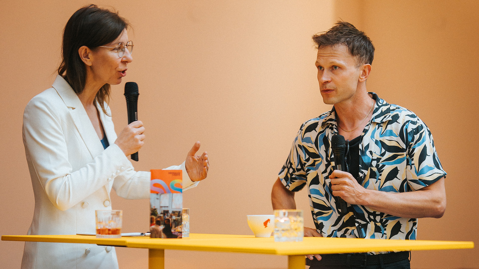 Konferencja w Messalka Events - prelegent na scenie, sala konferencyjna Warszawa