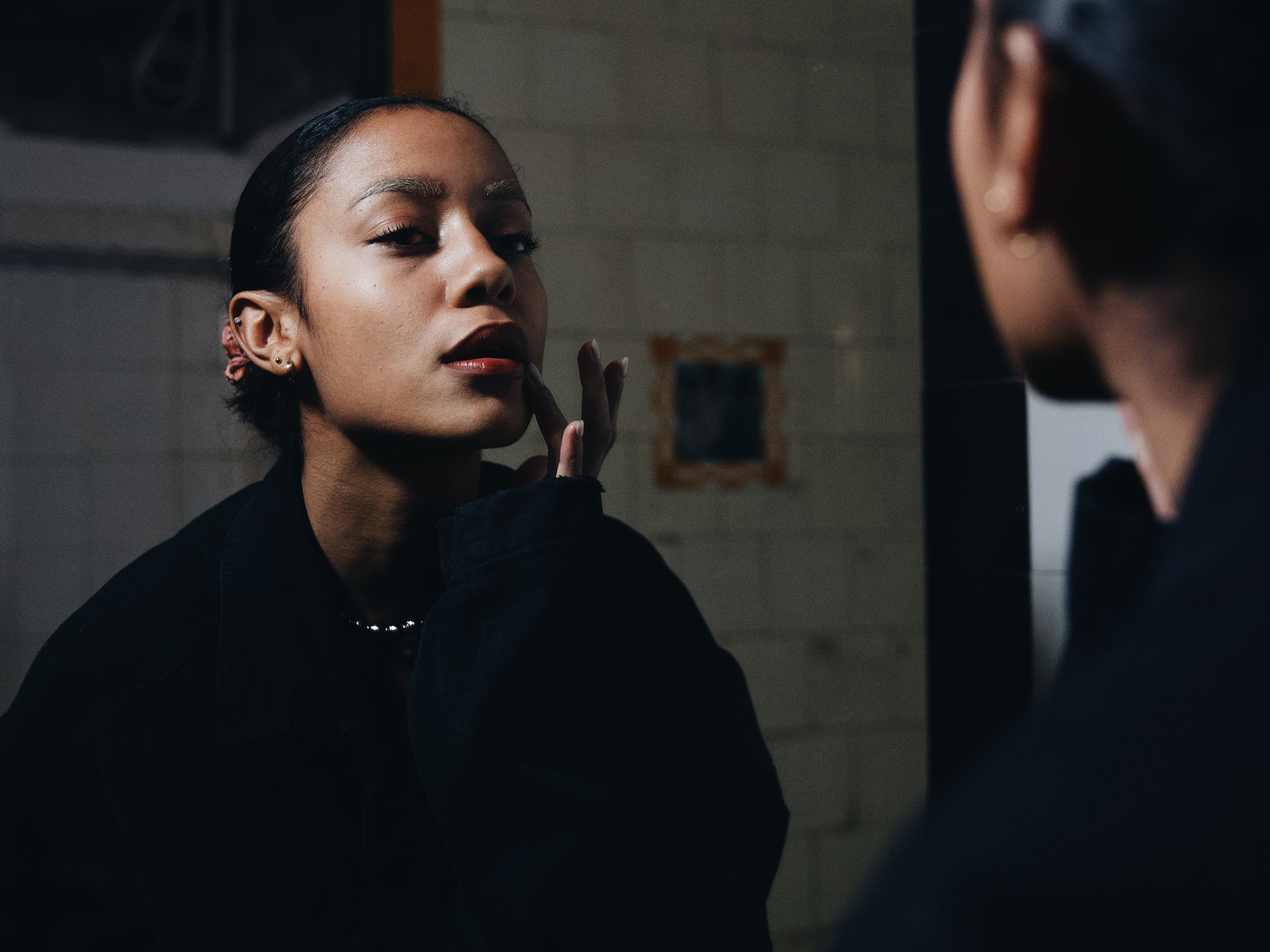 Reżyser i crew na planie filmowym - profesjonalne lokacje produkcyjne w centrum Warszawy