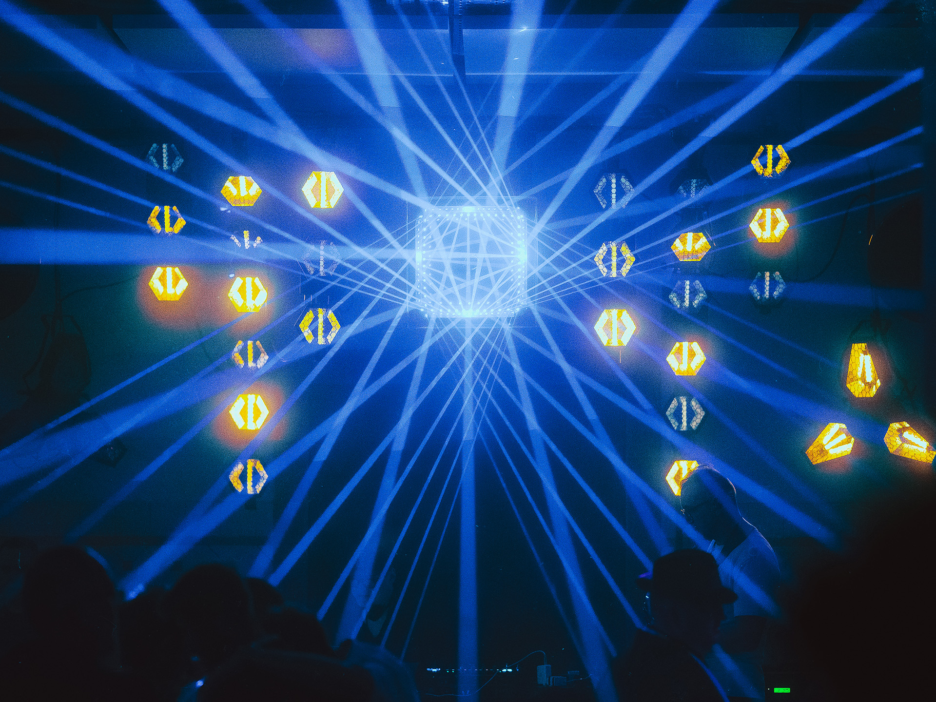 Oświetlenie sceniczne Portman, IVL i Showtec w Messalka Events